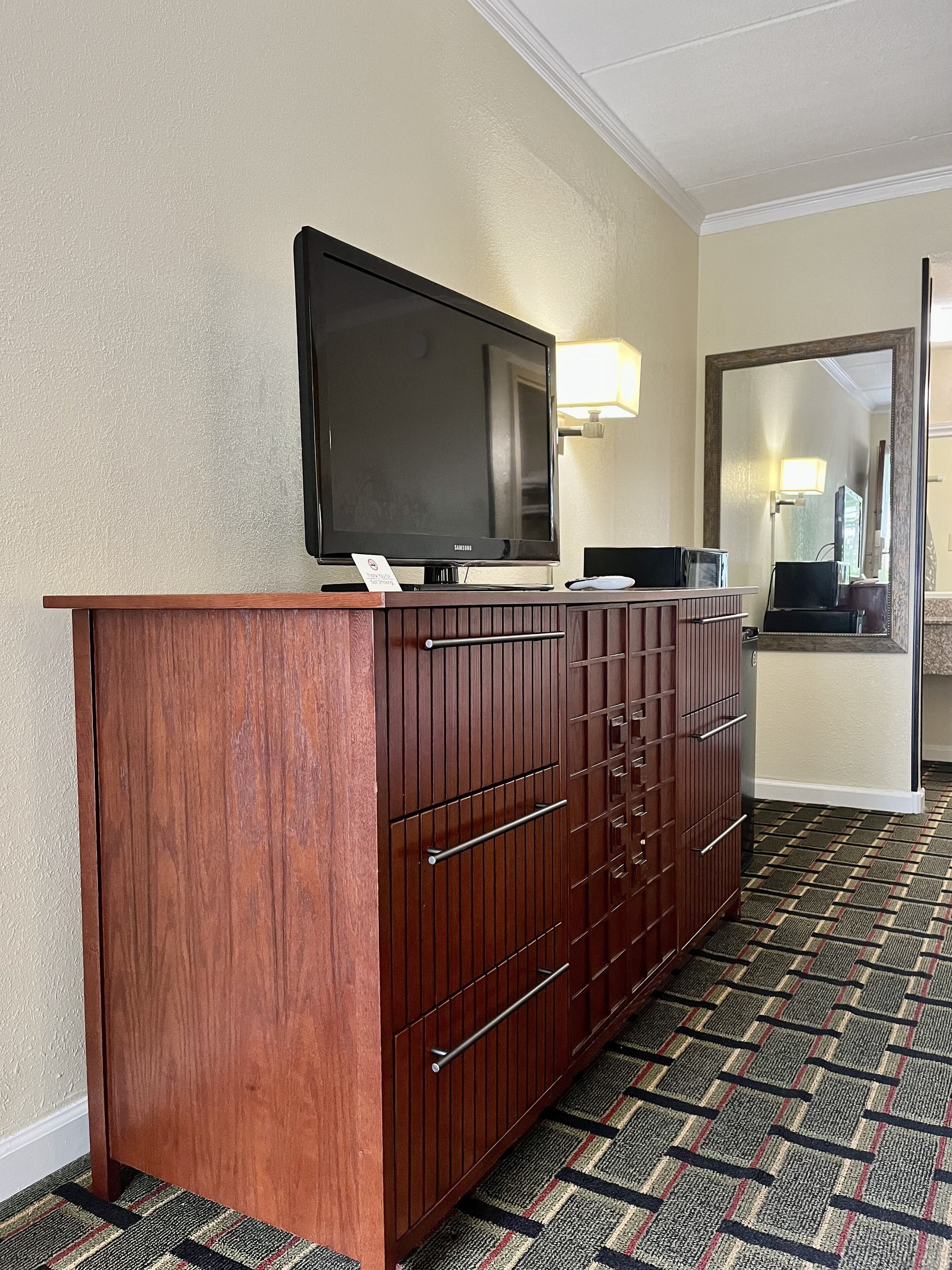 Single King Room | Hypo-allergenic bedding, desk, iron/ironing board, free WiFi