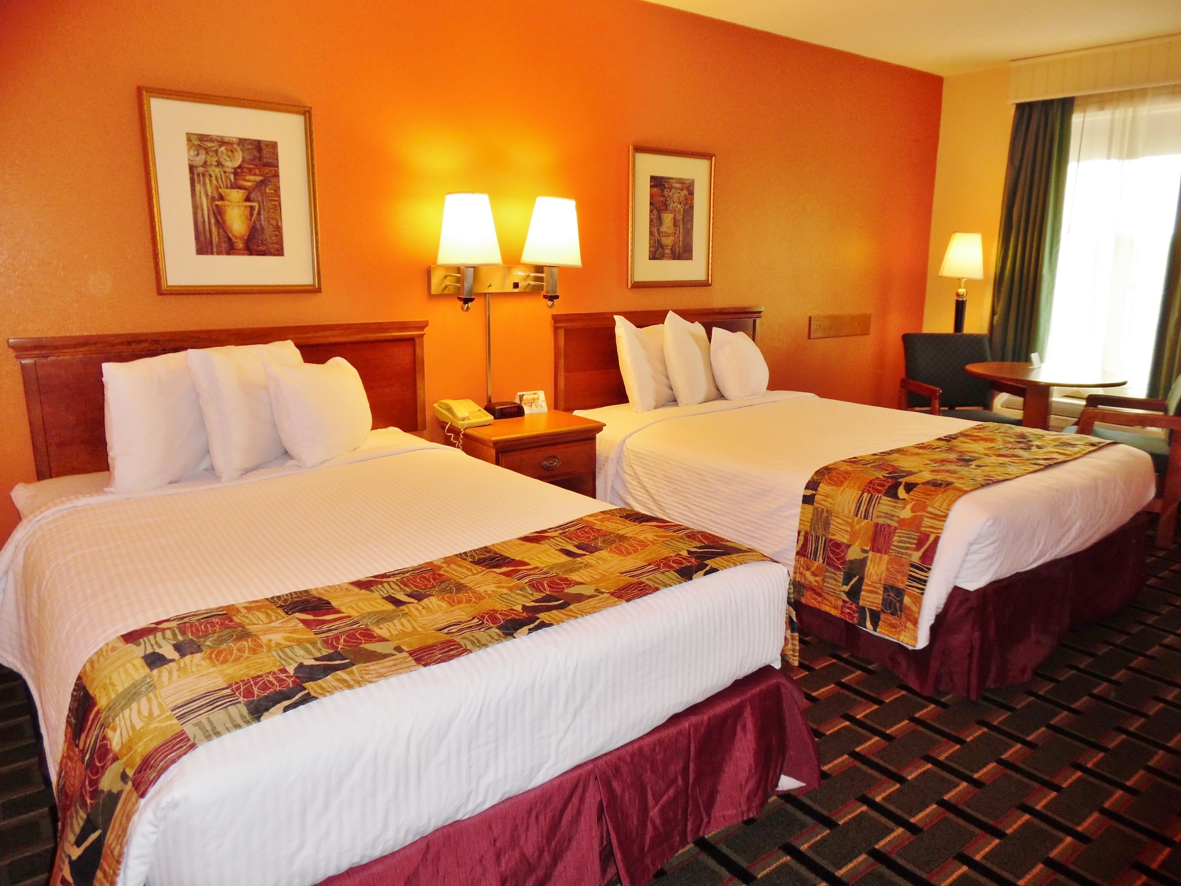 Hypo-allergenic bedding, desk, iron/ironing board, free WiFi