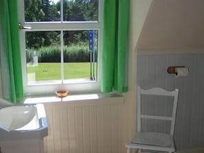 Cottage (Thistle) | Bathroom