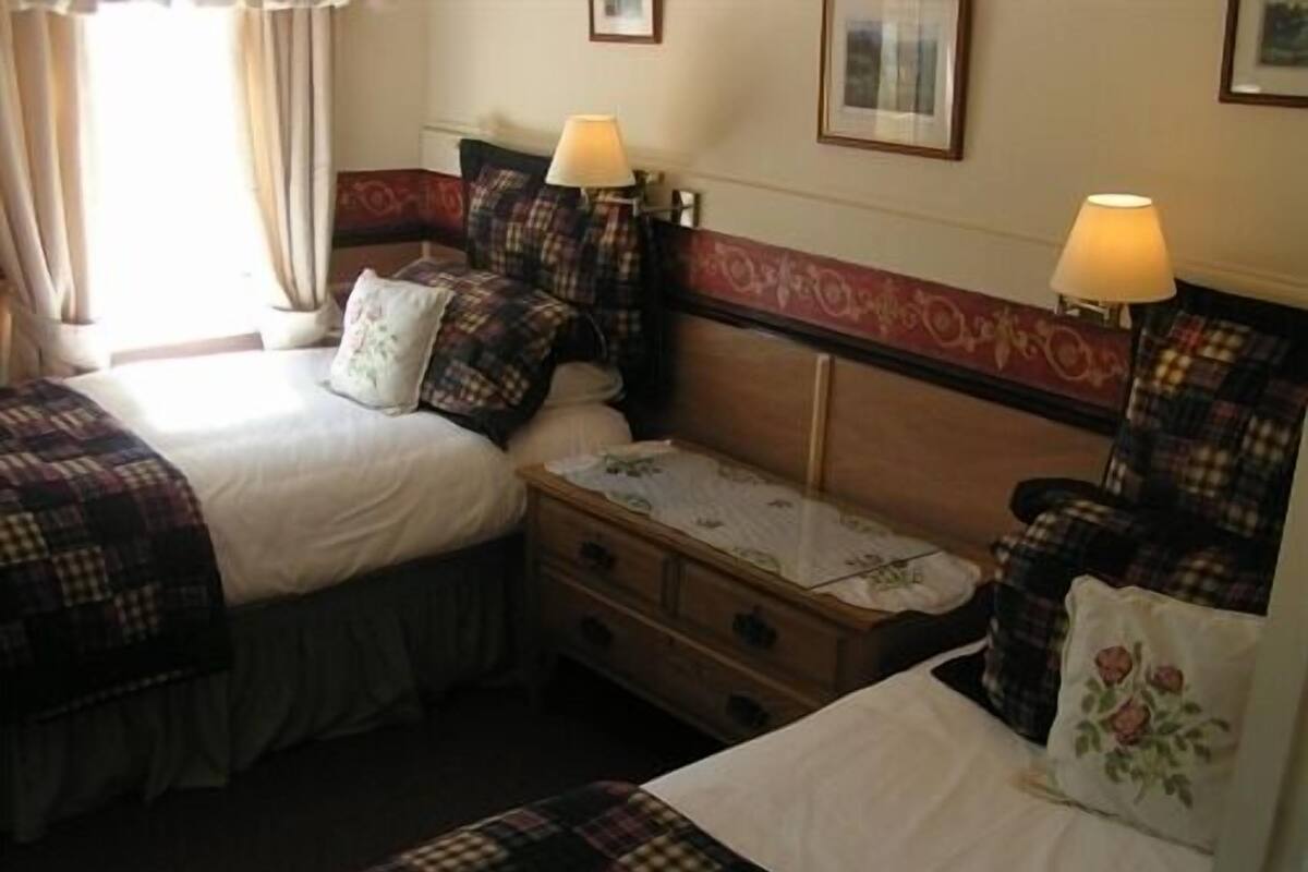 Cottage (Thistle)