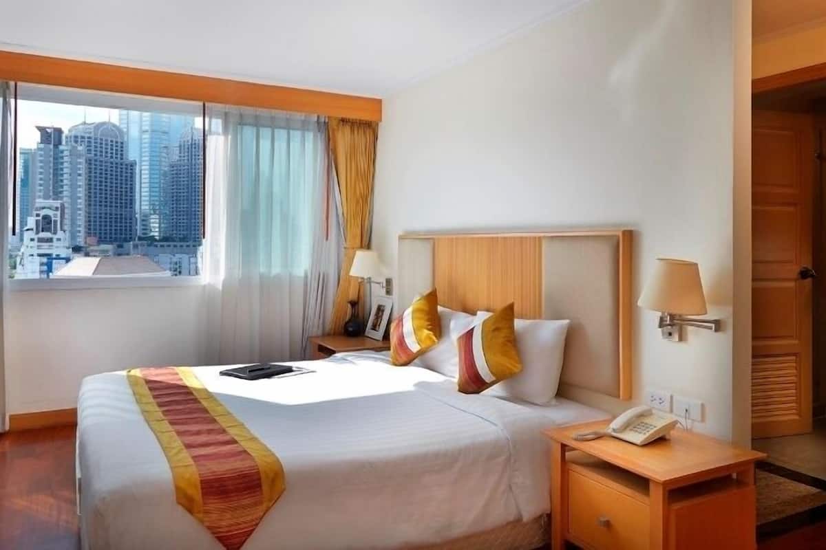 In-room safe, desk, laptop workspace, blackout curtains