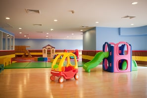 Children’s play area – indoor - S.M. Grande Residence (Bangkok)
