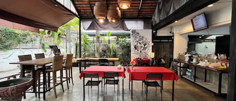 Televisión de 21 pulgadas con canales por cable