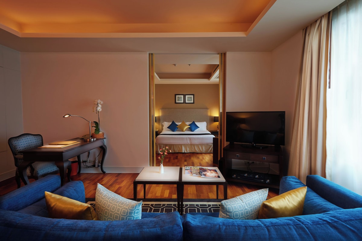 Superior Room, 1 Bedroom, Kitchen, Park View | In-room safe, desk, blackout curtains, iron/ironing board
