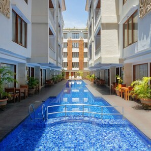 Outdoor pool - Bali Sun Tropical Hotel & Spa (Legian)