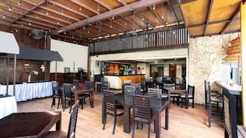 Breakfast, lunch, dinner served; international cuisine