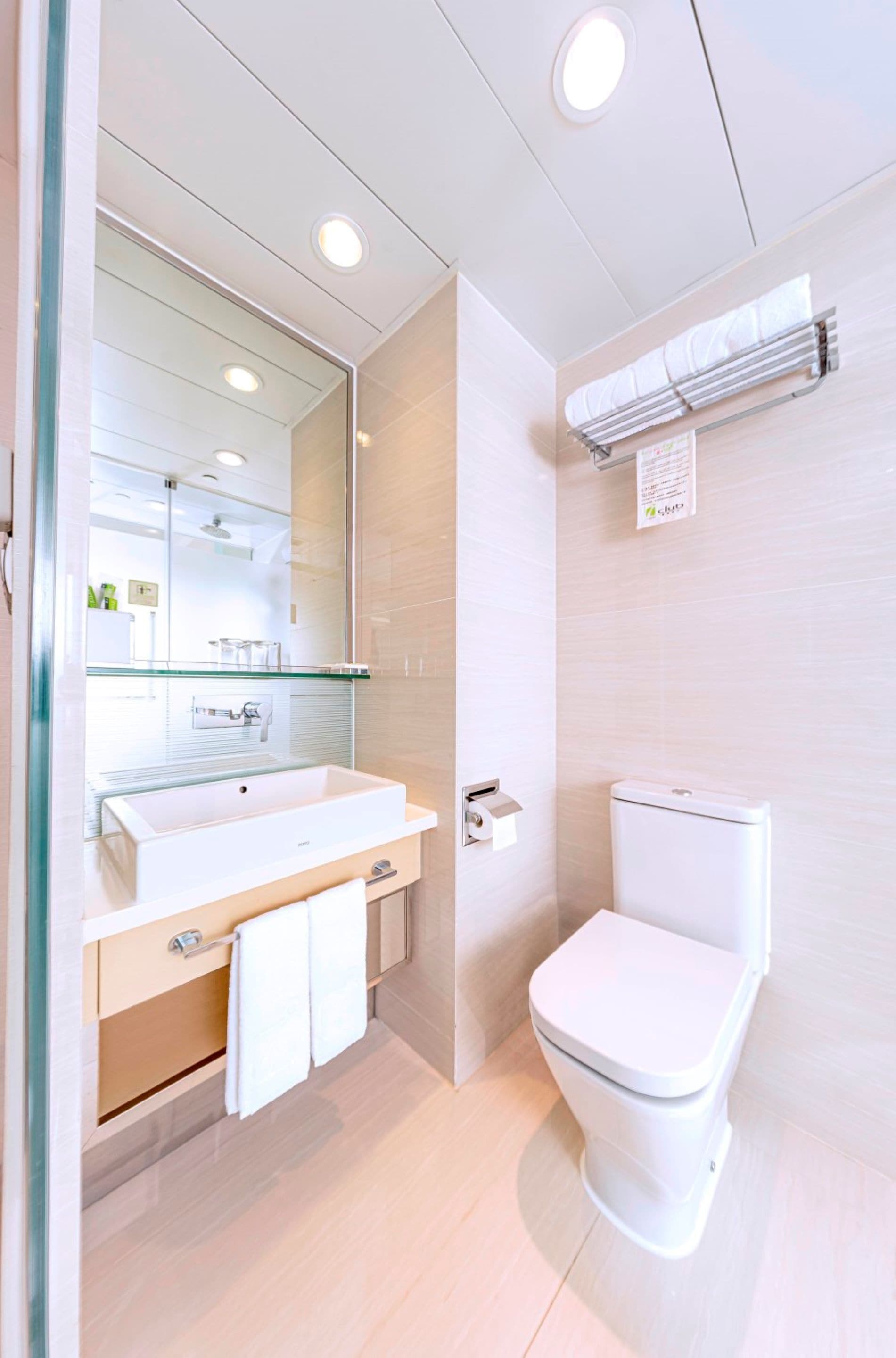 iplus premier | pillow-top beds, in-room safe, desk, blackout curtains