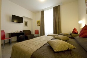 1 makuuhuone, memory foam -patjalliset sängyt, minibaari