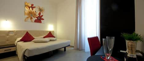 Comfort Double Room, Private Bathroom, City View | 1 bedroom, memory-foam beds, minibar, in-room safe