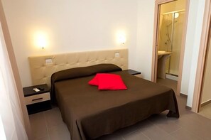 1 habitación, colchones con efecto memoria y minibar 