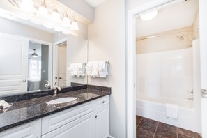 Free toiletries, hair dryer, bathrobes, towels - Canterra Suites Hotel (Edmonton)