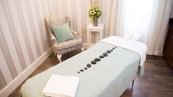 Couples treatment rooms, sauna, body treatments, aromatherapy