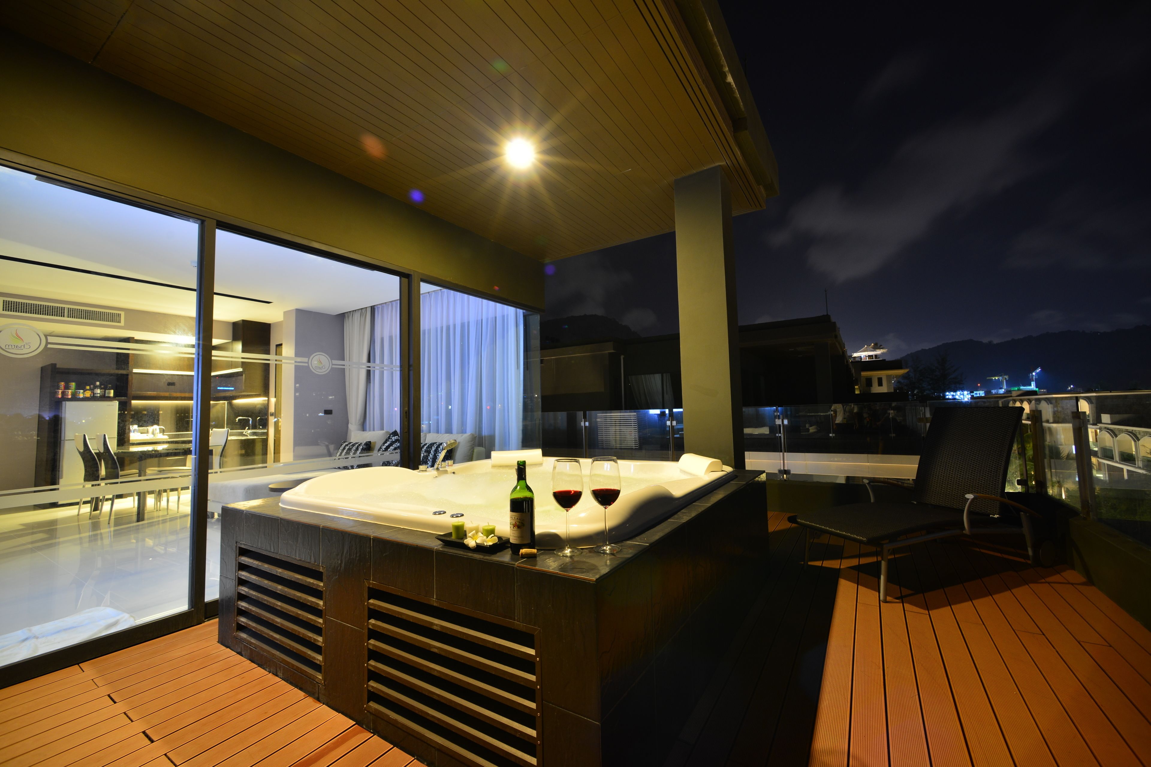 the charm suite | jetted bathtub