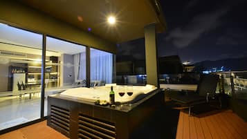 The Charm Suite | Jetted bathtub