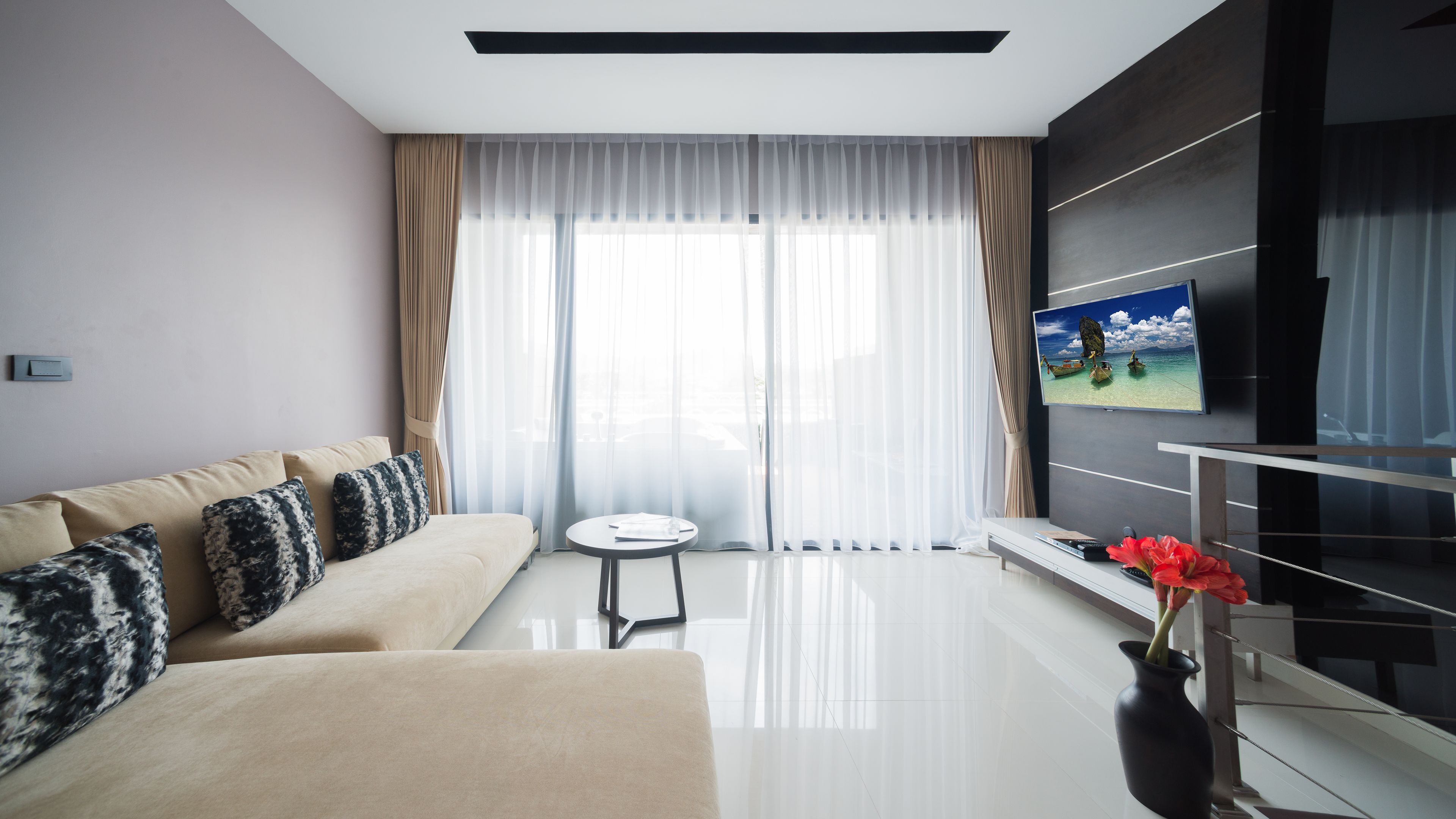executive suite | living area | lcd tv