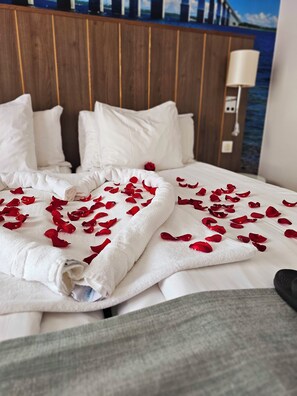 Caja de seguridad en la habitación y escritorio 