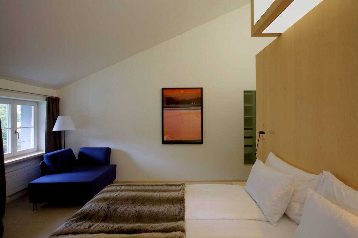 خزنة داخل الغرفة وواي فاي مجانًا