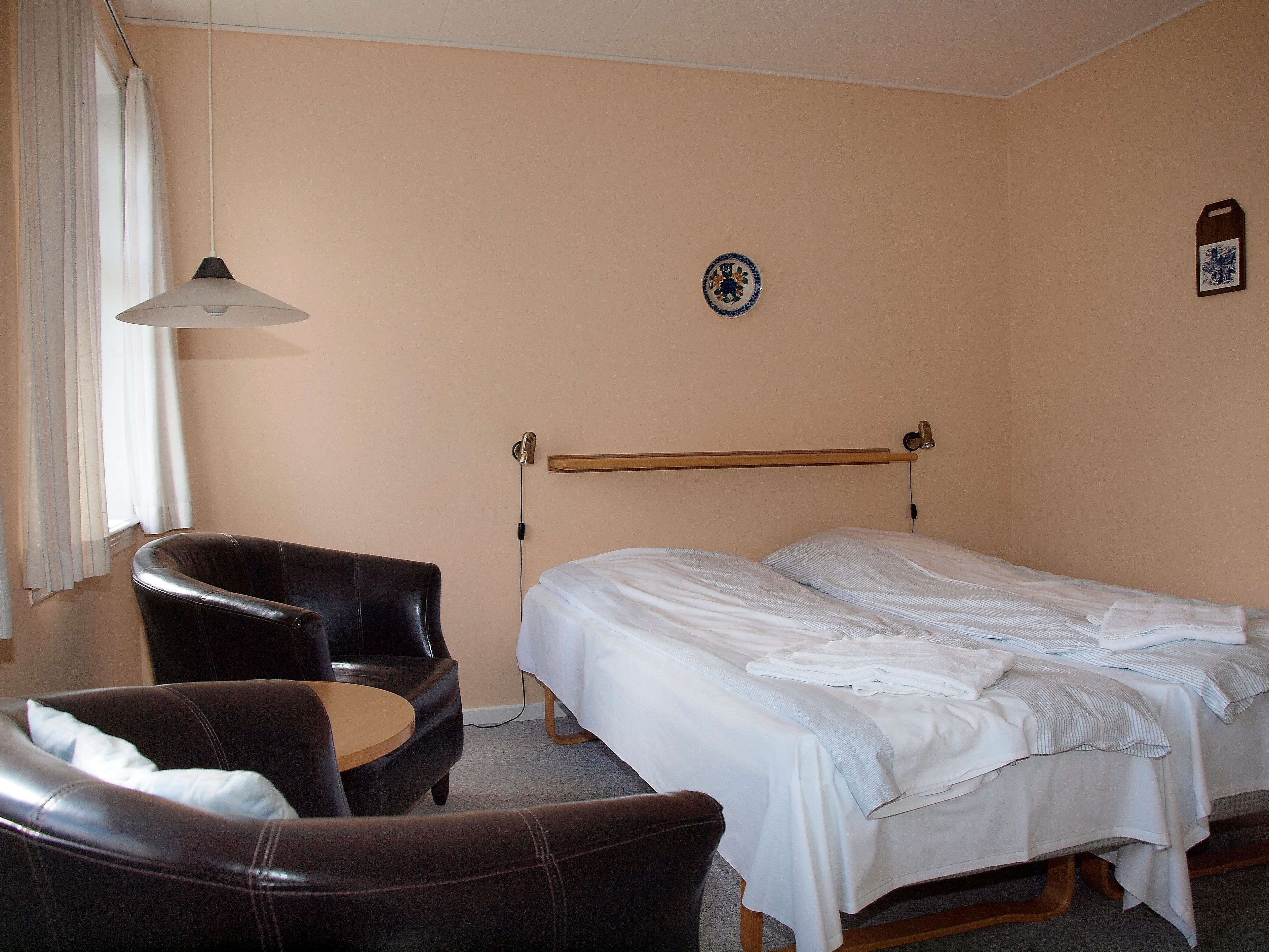 double room | free wifi, bed sheets