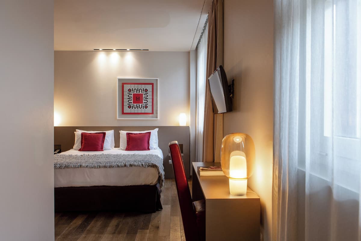 Superior Room | Hypo-allergenic bedding, in-room safe, blackout drapes, rollaway beds