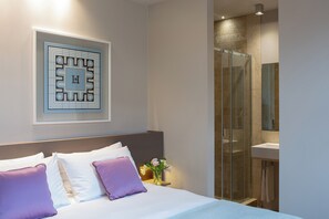 Habitación estándar doble | Ropa de cama hipoalergénica, caja fuerte, cortinas opacas