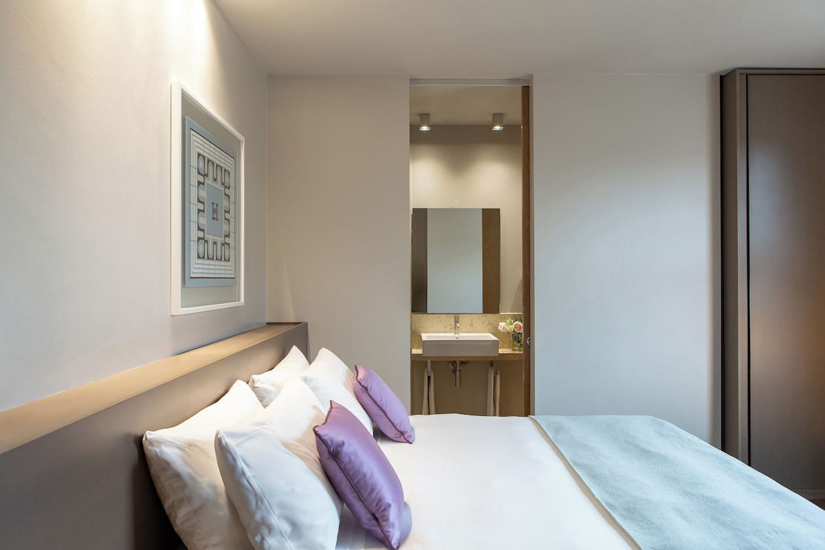 Standard Double Room | Hypo-allergenic bedding, in-room safe, blackout drapes, rollaway beds