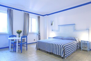 Desk, cots/infant beds, bed sheets - TH Ortano - Ortano Mare Residence (Rio)