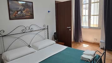 Habitación doble superior, baño en la habitación | Caja de seguridad en la habitación, wifi gratis y ropa de cama