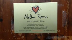 Carte de visite de « Meltin’ Rome », avec les coordonnées et l’adresse.