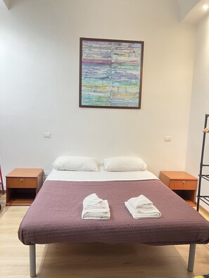 Basic Studio | In-room safe, free WiFi, bed sheets - Meltin' Rome Guesthouse (Rome)
