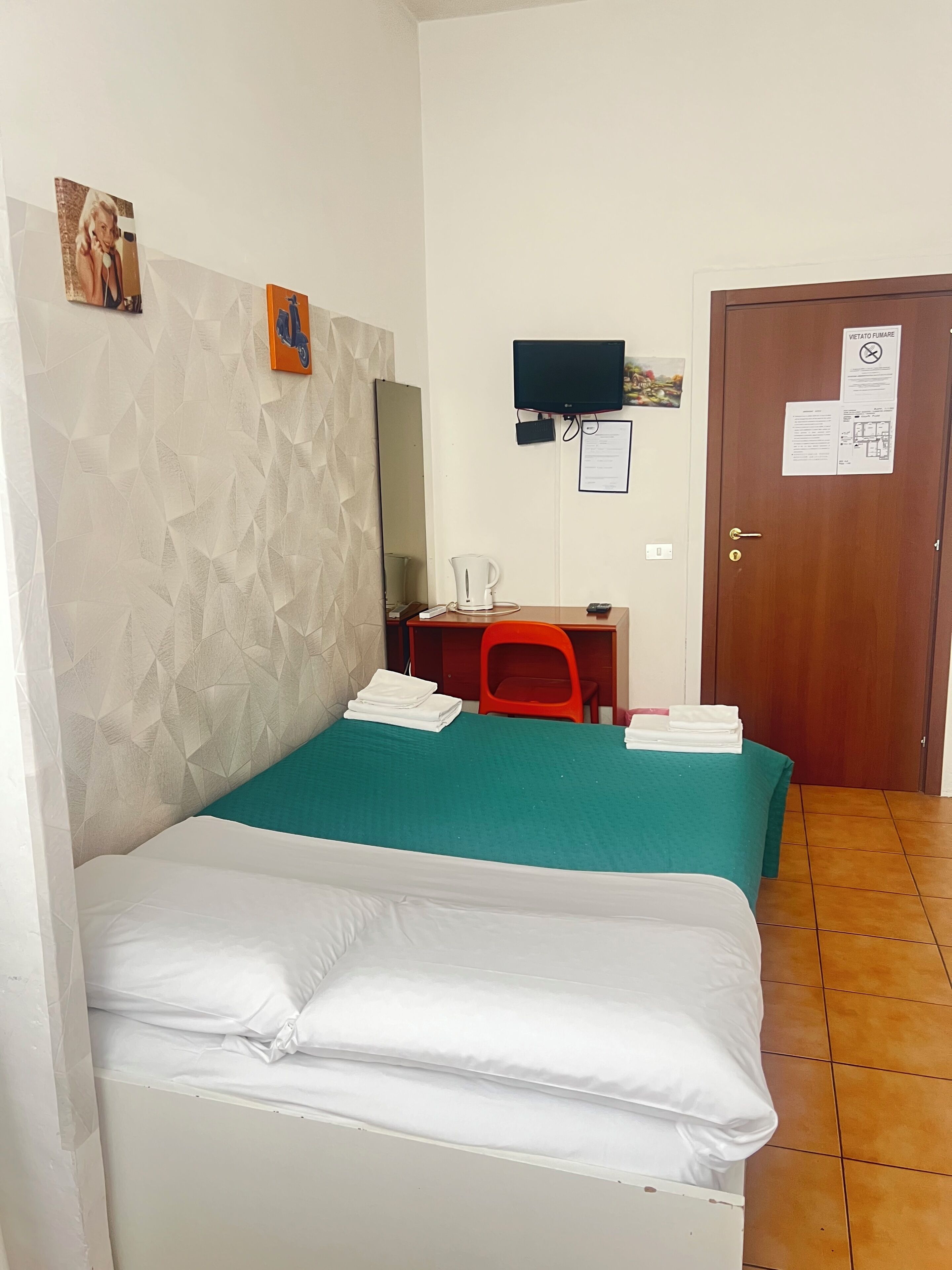 Economy-Einzelzimmer, Gemeinschaftsbad