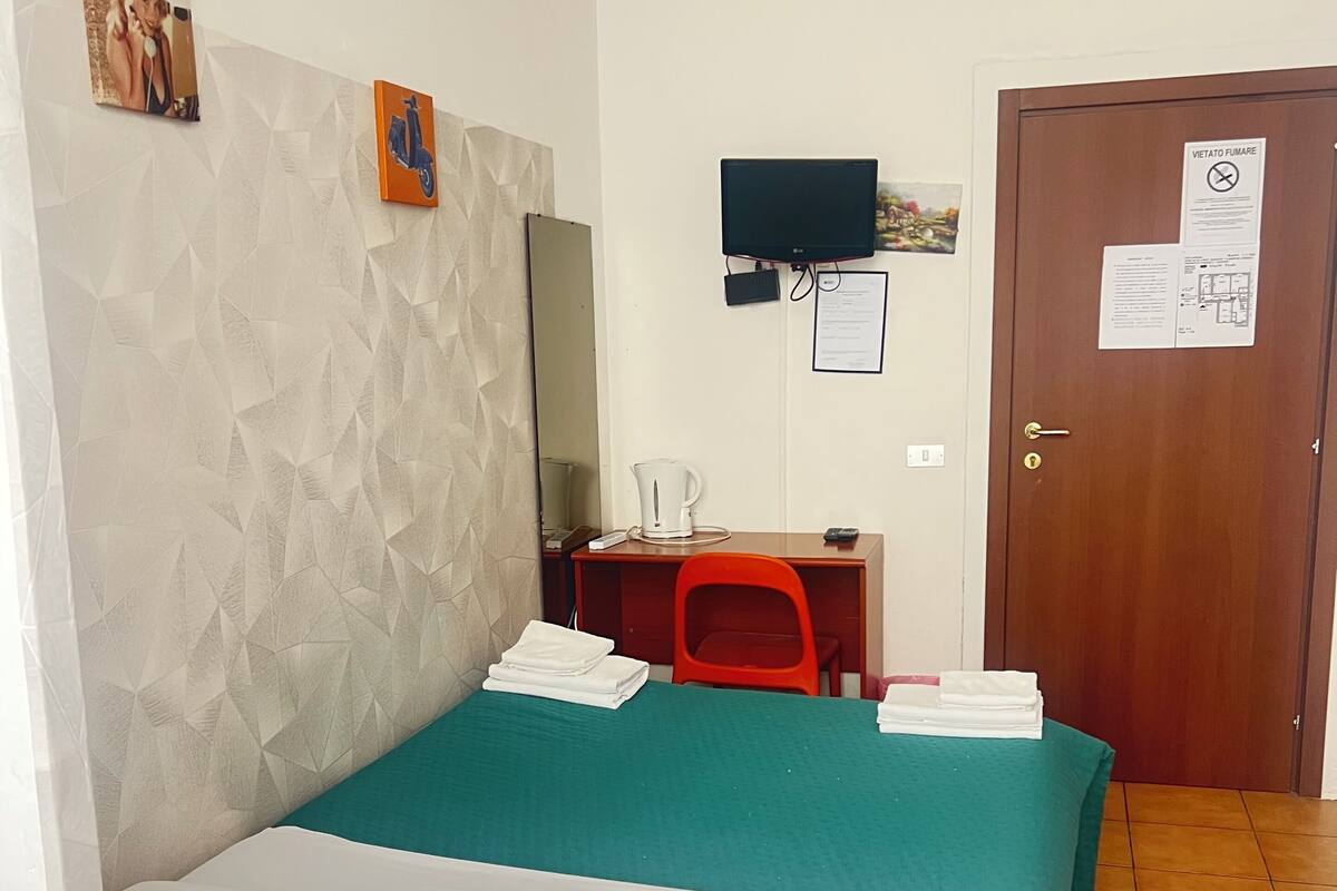 Economy Single Room, Shared Bathroom | 1 bedroom, in-room safe, free WiFi, bed sheets
