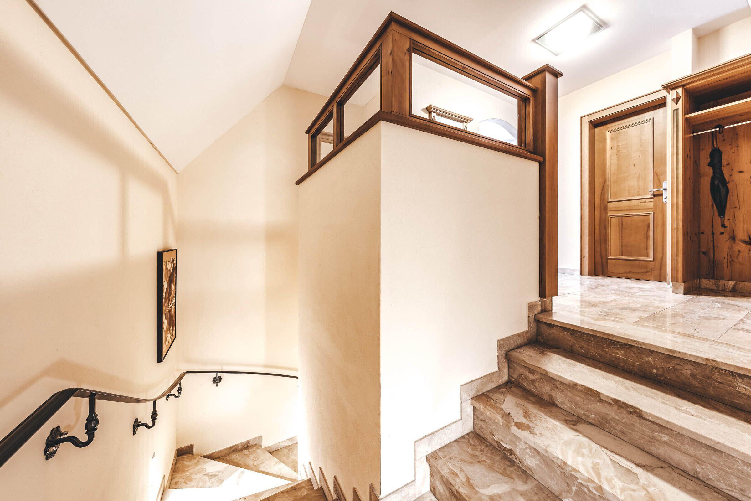 double room, mountain view (tower) | hypo-allergenic bedding, in-room safe, desk, free wifi