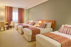Quadruple Room | In-room safe, soundproofing, free WiFi