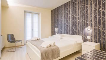 1 habitación, cubrecamas y muebles diferentes