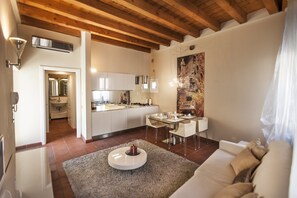 公寓, 1 间卧室 (Shakespeare House-Via D.Filippini 2) | 客厅 | 25-英寸纯平电视 （配备数码频道）、液晶电视