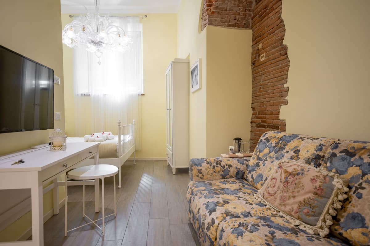 City standard Room - Murano - via Ponte Rofiolo 1 | 1 bedroom, down duvets, individually furnished, laptop workspace