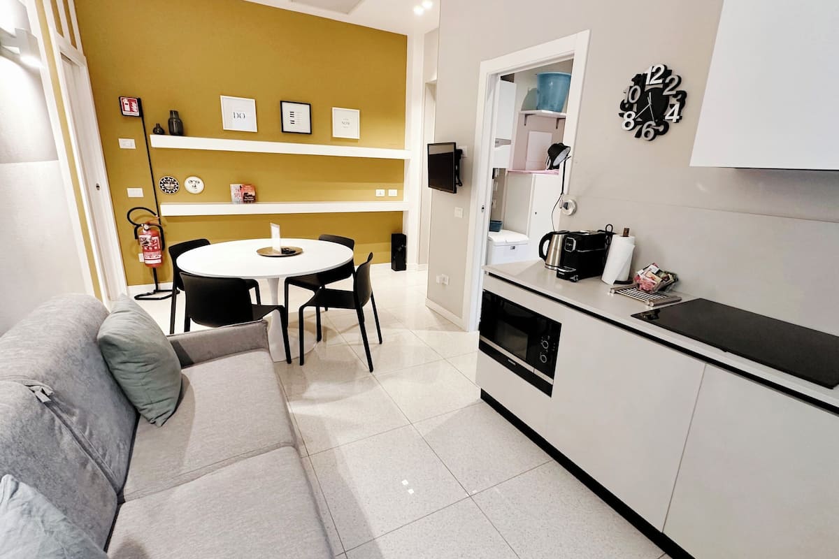 City apartment Velvet 2 - via Orti Manara 3 | Cocina privada | Refrigerador y cafetera y tetera