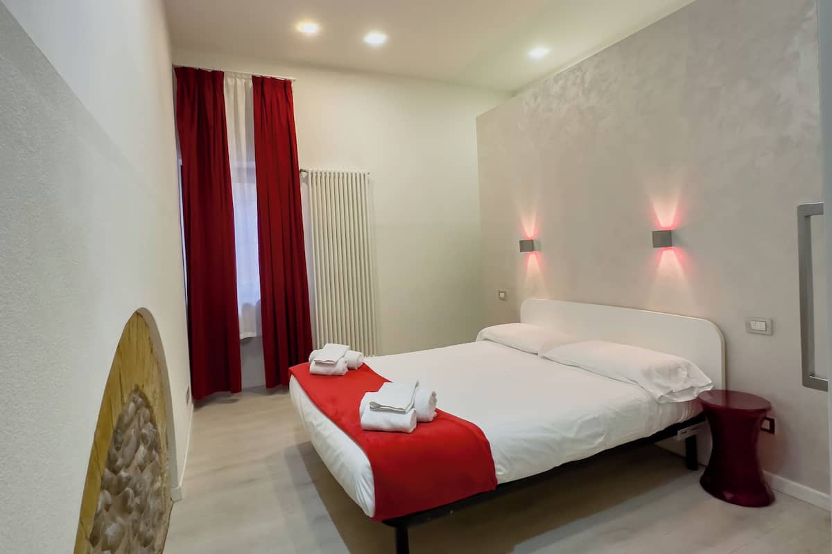 Apartment, 1 bedroom (Juliet House - Via Dietro Pallone 10) | 1 bedroom, down duvets, individually furnished, laptop workspace