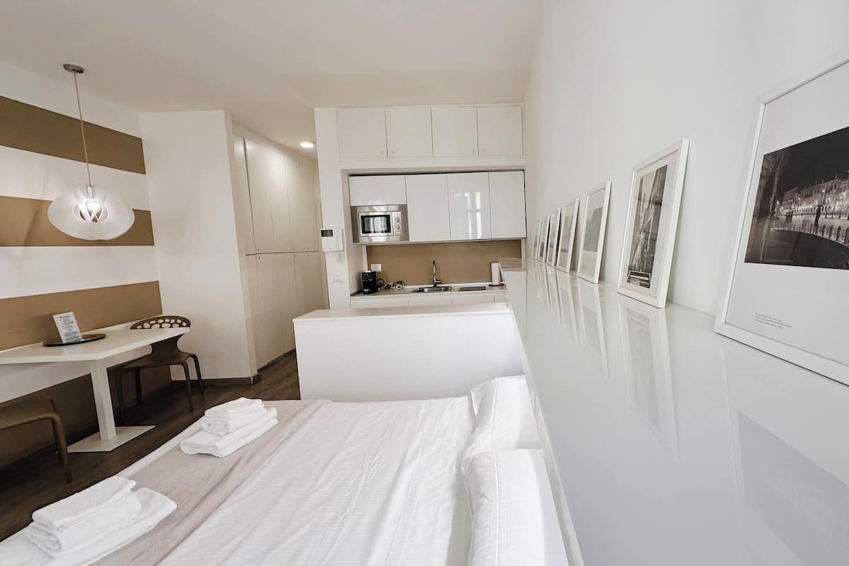 Estudio superior (Residenza Rensi - Vicolo Rensi 6) | Zona de estar | Televisión de pantalla plana de 25 pulgadas con canales digitales