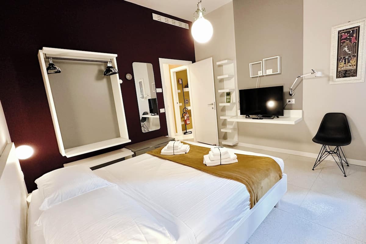 City apartment Velvet 2 - via Orti Manara 3 | 1 bedroom, down duvets, individually furnished, laptop workspace