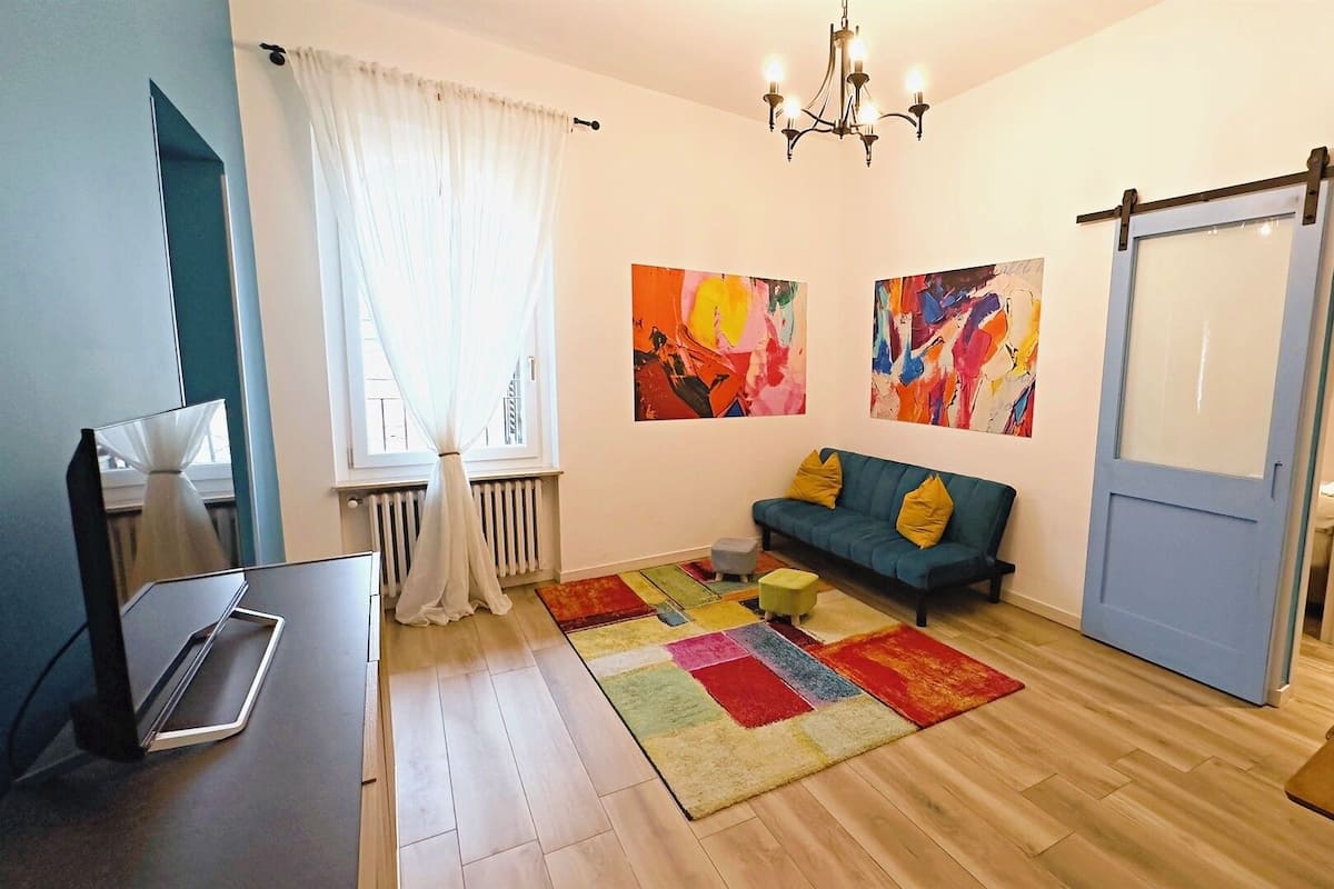 Residence Pallone - via Pallone 6 | 거실 공간 | 디지털 채널 시청이 가능한 25인치 평면 TV, LCD TV