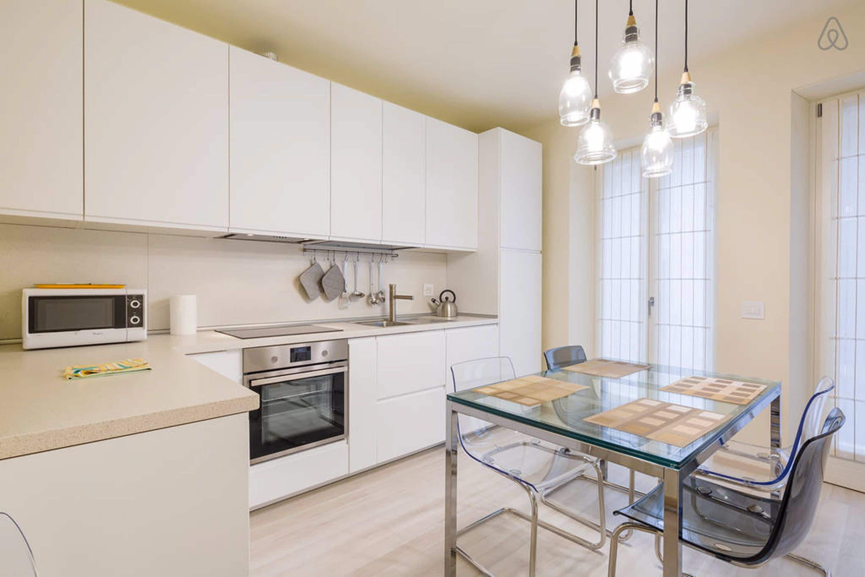 アパートメント 2 ベッドルーム (Arena Design - via Leoncino 35) | 専用キッチン | 冷蔵庫、コーヒー / ティーメーカー