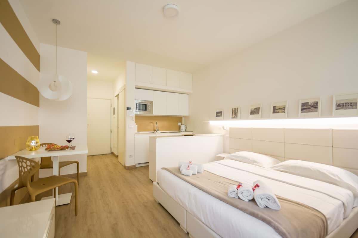 Superior Studio (Residenza Rensi - Vicolo Rensi 6) | 1 bedroom, down duvets, individually furnished, laptop workspace