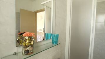 Double Room | Bathroom amenities | Shower, hair dryer, bidet, towels