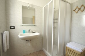 Double Room | Bathroom