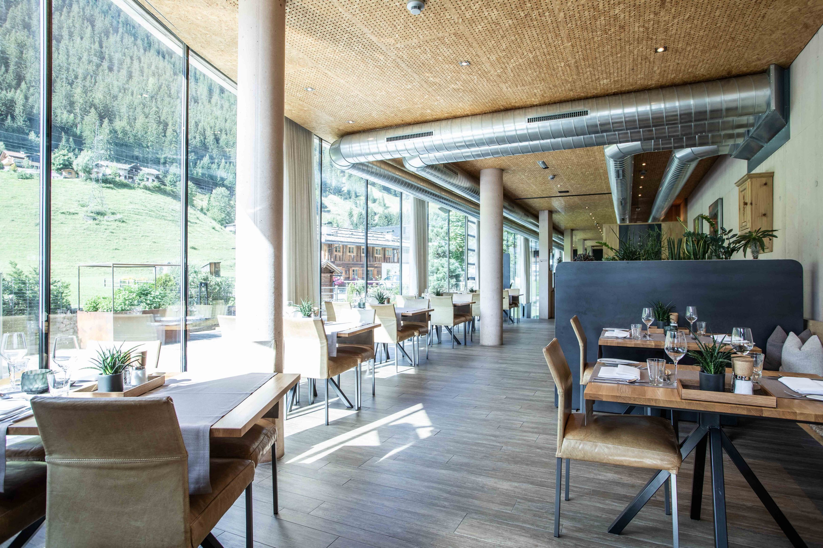 Breakfast, lunch, dinner served; international cuisine, garden views 