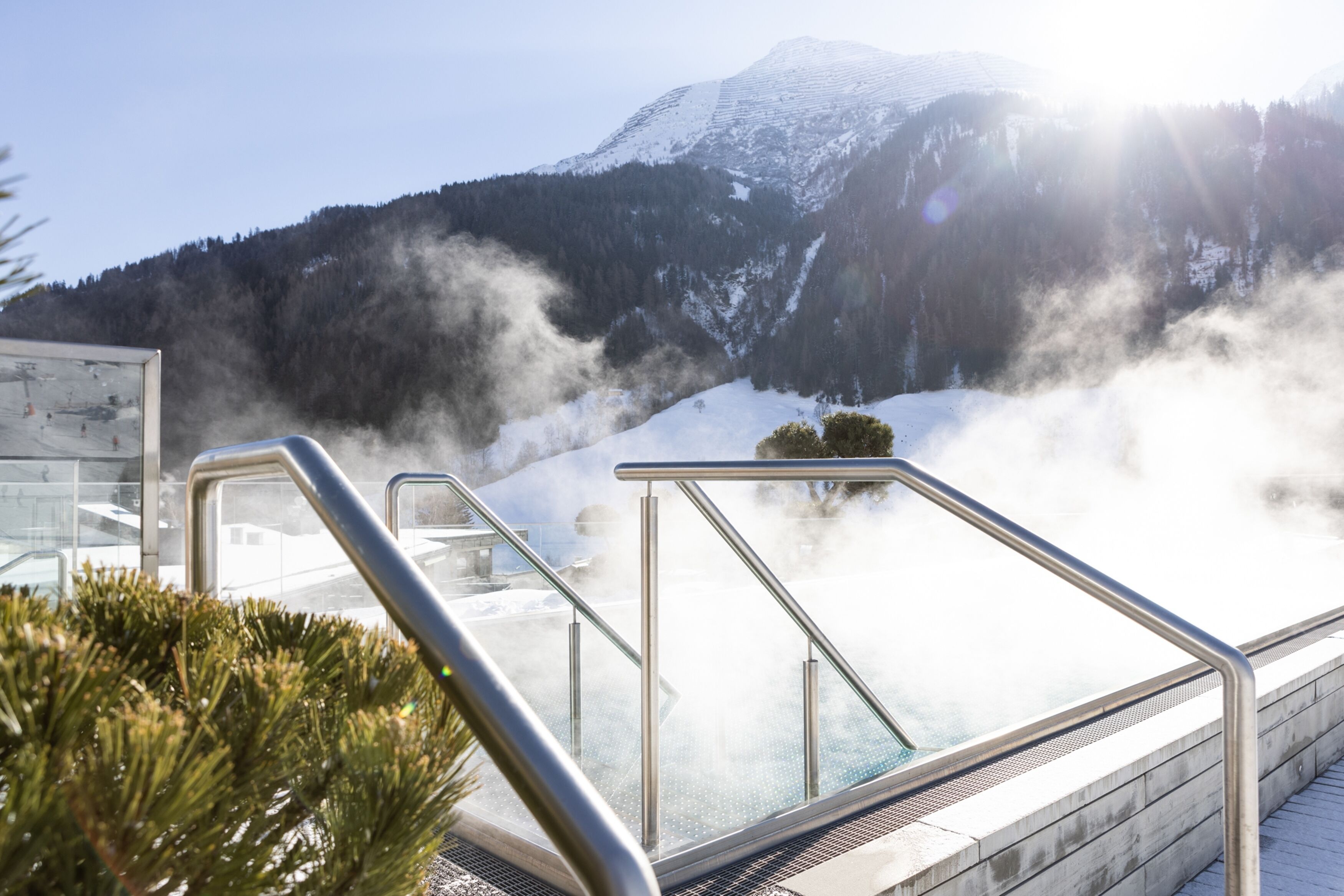 Una piscina al aire libre (de 14:00 a 20:00), tumbonas