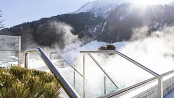 Una piscina al aire libre (de 14:00 a 20:00), tumbonas