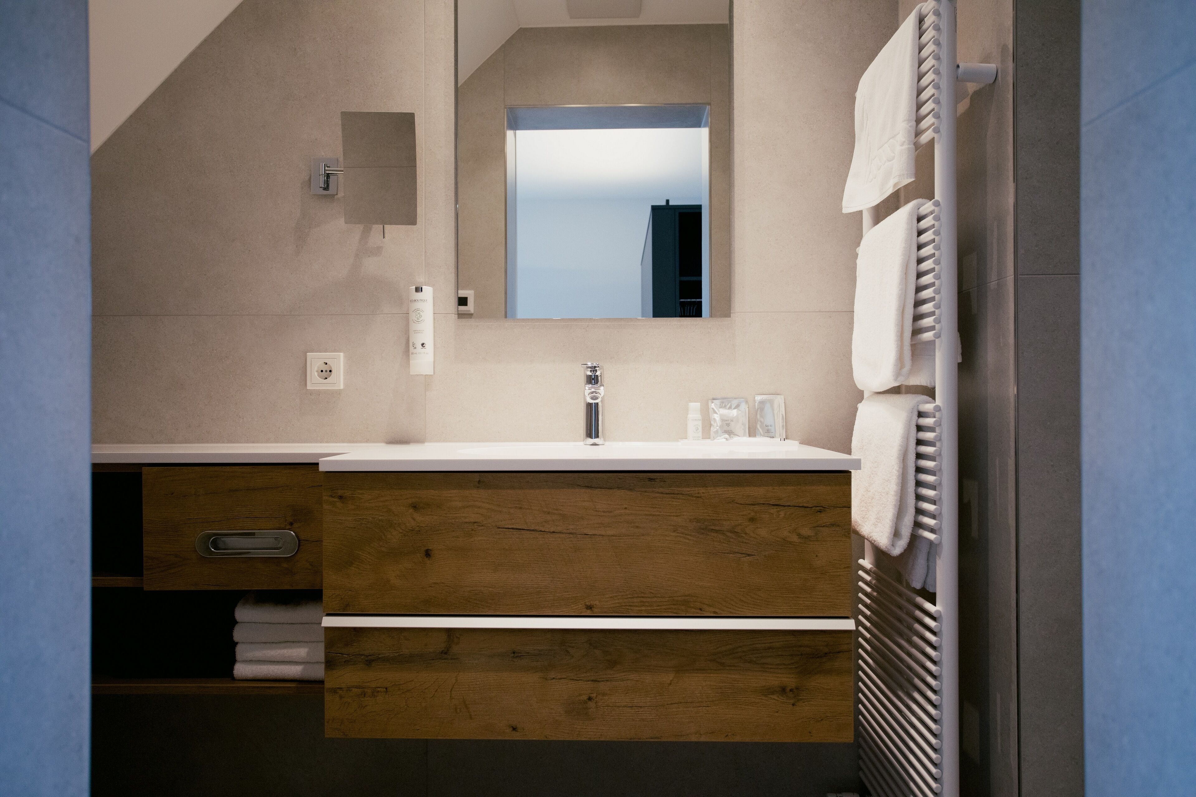 panoramic double room | bathroom | free toiletries, hair dryer, towels