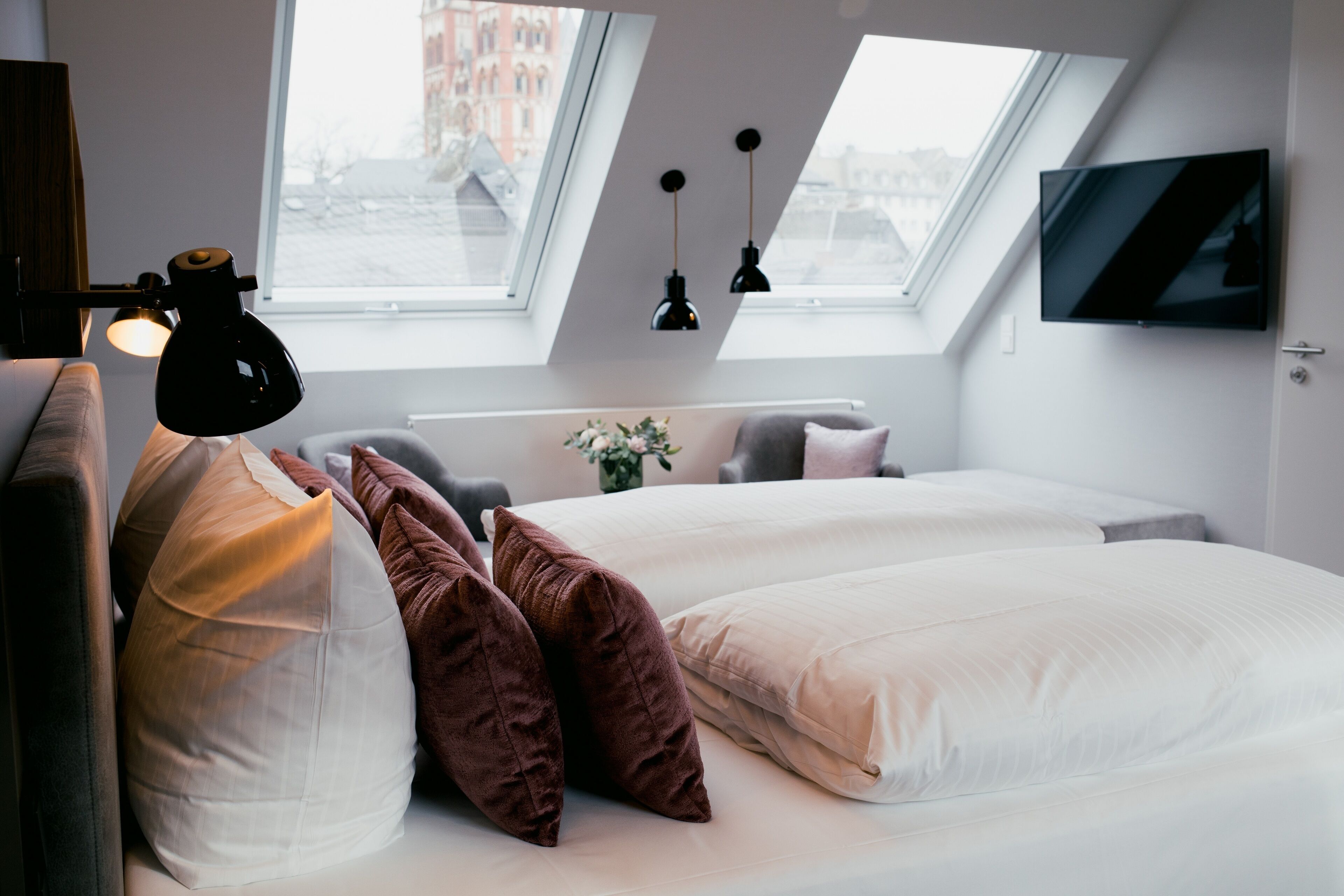 panoramic double room | down duvets, individually decorated, individually furnished, desk